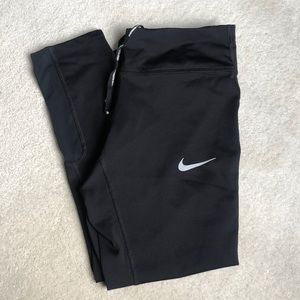 Cropped Nike Leggings 🖤